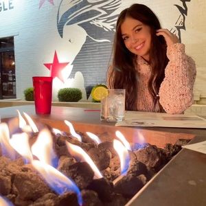 Meet your Posher, Caitlin